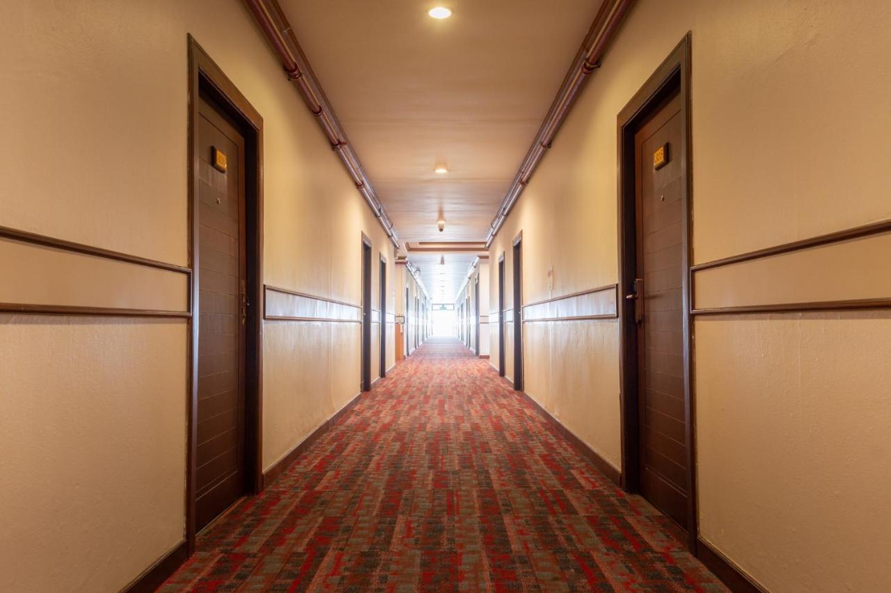 Mayflower Grand Hotel Korat Накхонратчасима Экстерьер фото